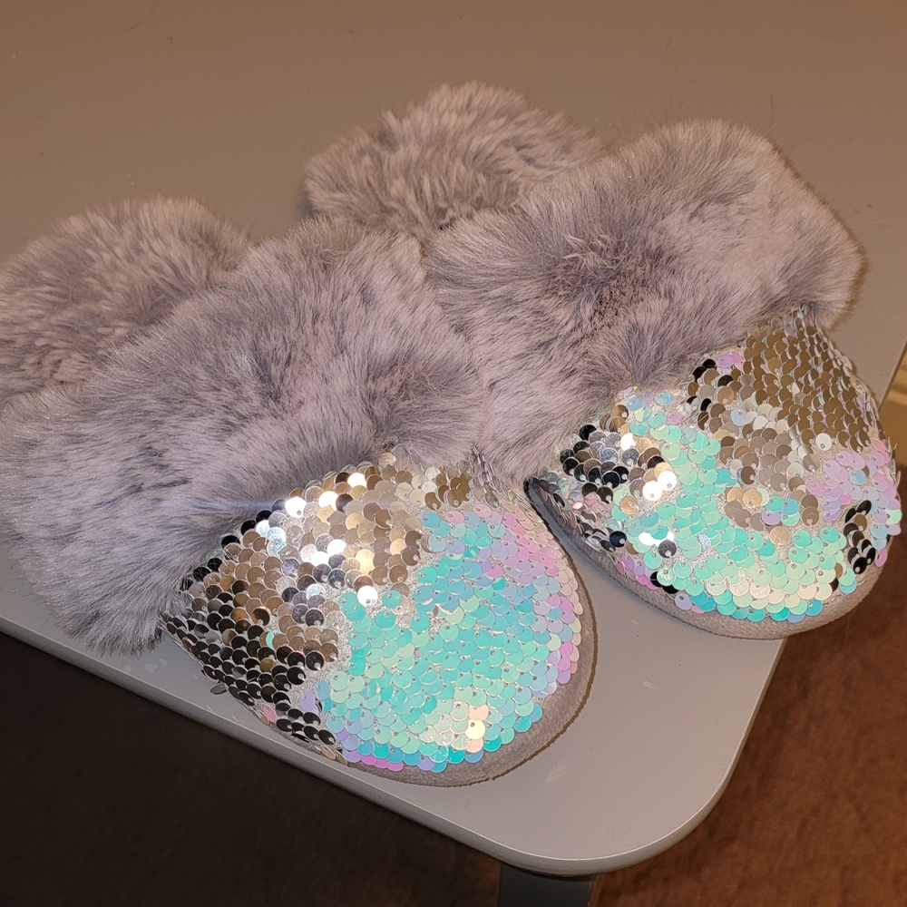 LIKE NEW Sparkling Sequin Slippers with Faux Fur